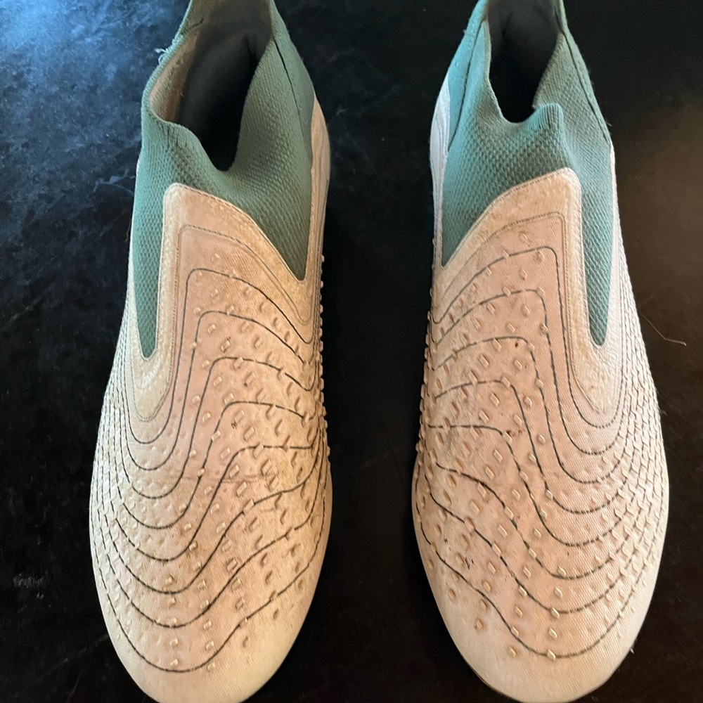 Adidas Predator Edge men's soccer cleats size 10